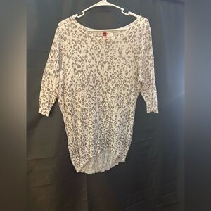 H&M Heart Shaped Cheetah Print White Tunic Sweater Size 6 (S/M)
